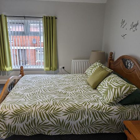 Maire Toireasa - Cosy Refurbished Property In The Gaeltacht Quarter Belfast Extérieur photo