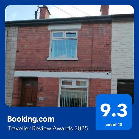 Maire Toireasa - Cosy Refurbished Property In The Gaeltacht Quarter Belfast Extérieur photo