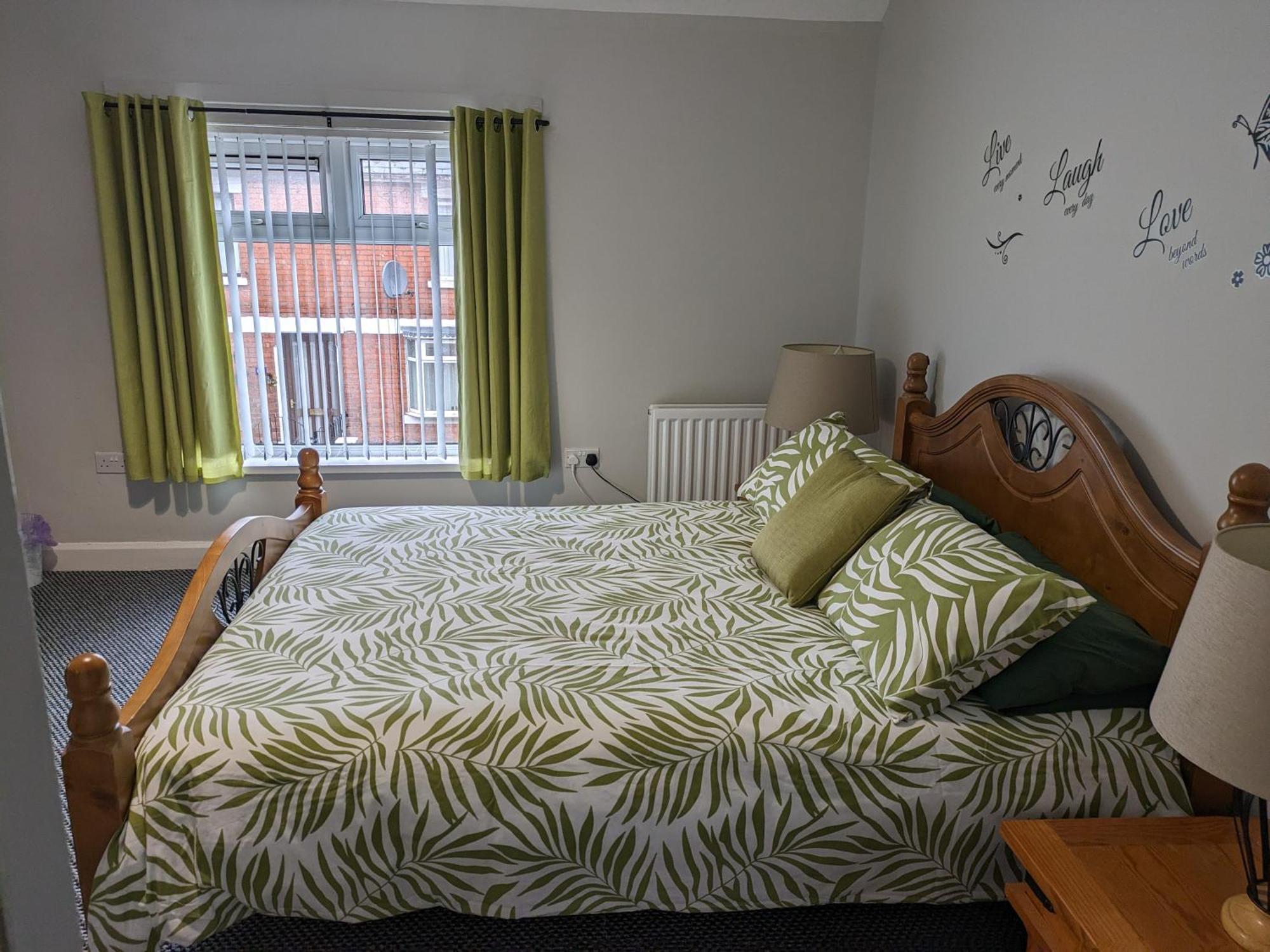 Maire Toireasa - Cosy Refurbished Property In The Gaeltacht Quarter Belfast Extérieur photo