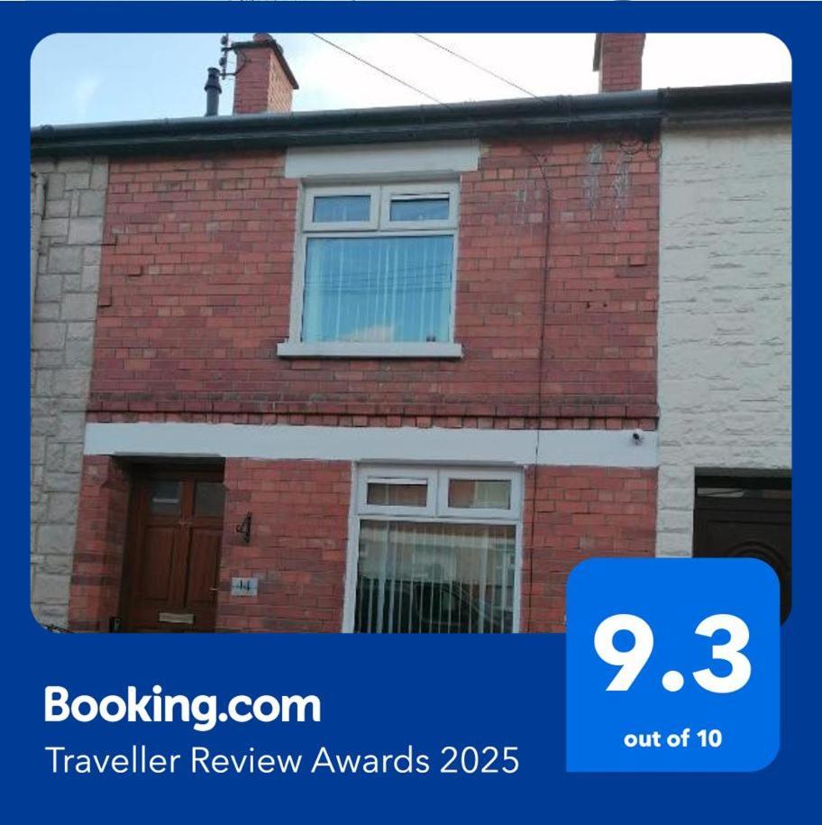 Maire Toireasa - Cosy Refurbished Property In The Gaeltacht Quarter Belfast Extérieur photo